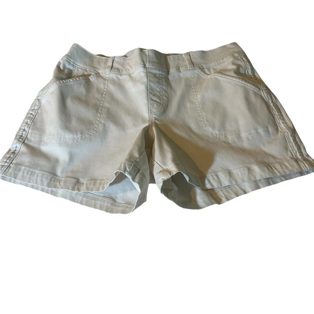 SPANX White Bermudas Stylish Summer Shorts